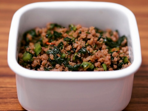 春菊と豚ひき肉のピリ辛そぼろ